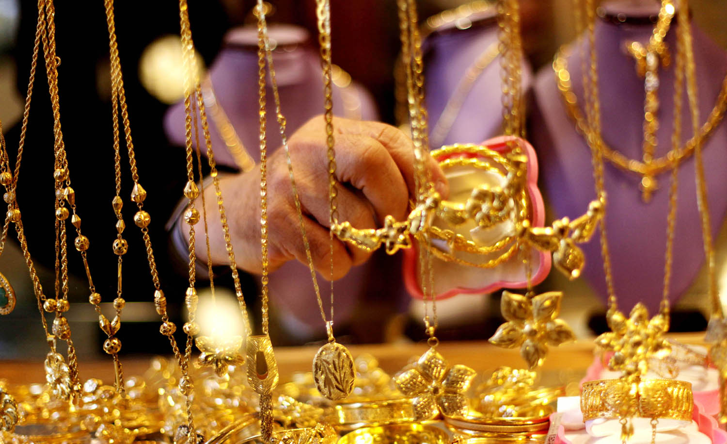 تراجع أسعار الذهب بقيمة 5 جنيهات الجمعة 8 ديسمبر