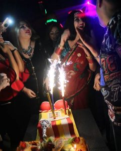 صافيناز تظهر بالملابس الهندية احتفالا بعيد ميلادها