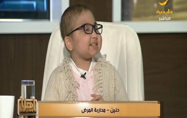 إعلامي يحقق حلم طفلة مريضة بالسرطان بتقديم برنامج تلفزيوني