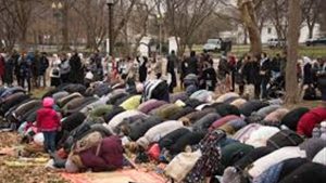صلاة المسلمين من أمام البيت الأبيض