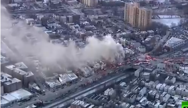 حريق ضخم يلتهم أحد المباني السكنية بنيويورك