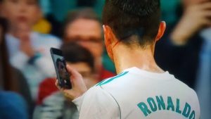 «رونالدو» يصاب بجرح خطير في الوجه أثناء مباراة