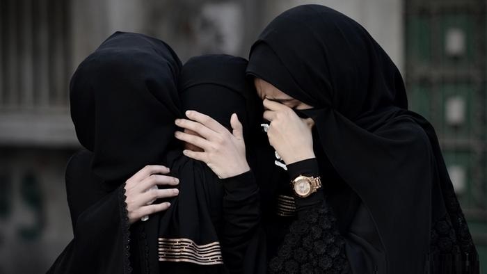 شاب سعودي يمنع شقيقته من الزواج