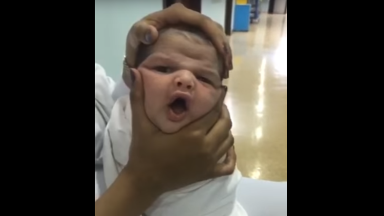 ممرضات يعبثن بطفل رضيع فور ولادته