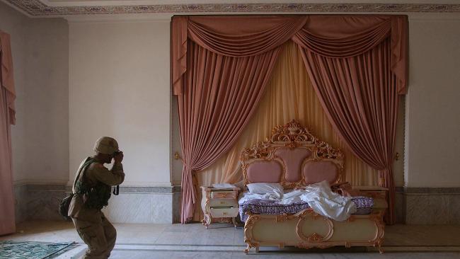 فنانة شهيرة تعترف بالنوم في سرير صدام