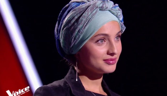 أول محجبة سورية من برنامج "The Voice الفرنسي" تعلن انسحابها