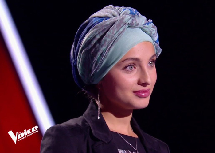 أول محجبة سورية من برنامج "The Voice الفرنسي" تعلن انسحابها