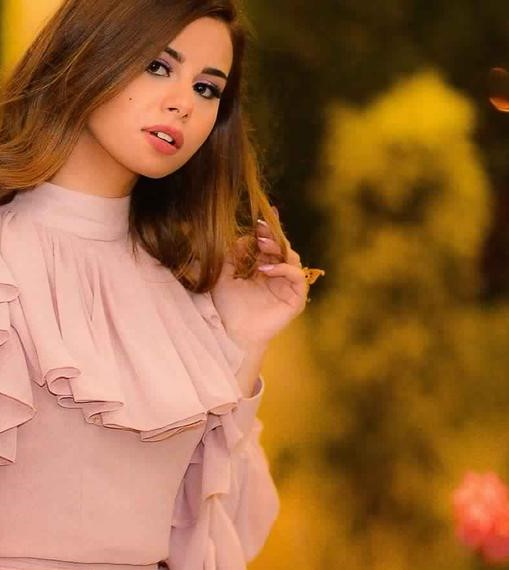 منة عرفة تثير ضجة مواقع التواصل