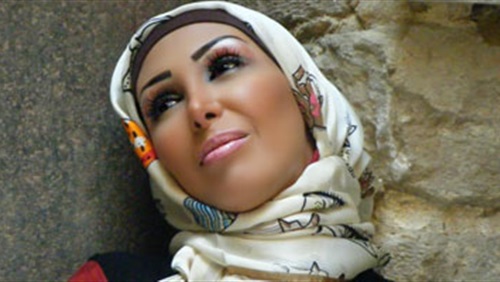 إطلالة جريئة لـ«شاهيناز» بعد خلع الحجاب