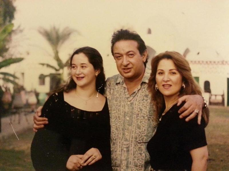 صورة نادرة لمي نور الشريف ووالدها