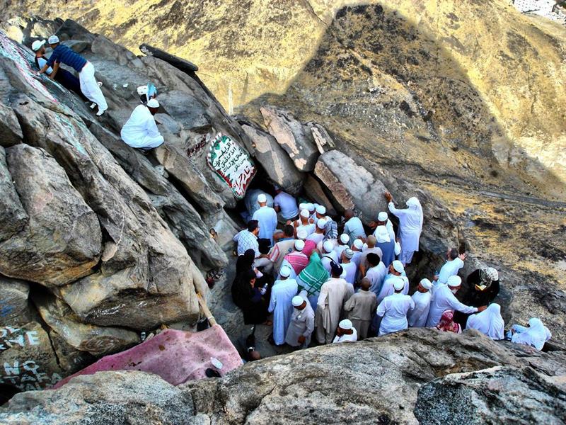 السعودية تمنع المعتمرين من زيارة جبل النور