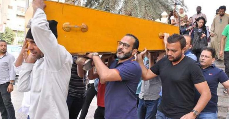 6 صور جديدة من جنازة والد شيرين عبد الوهاب