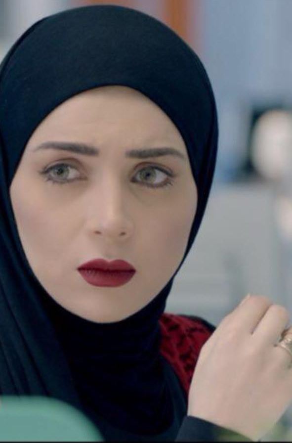 مي عز الدين تشعل مواقع التواصل بعد ارتدائها الحجاب