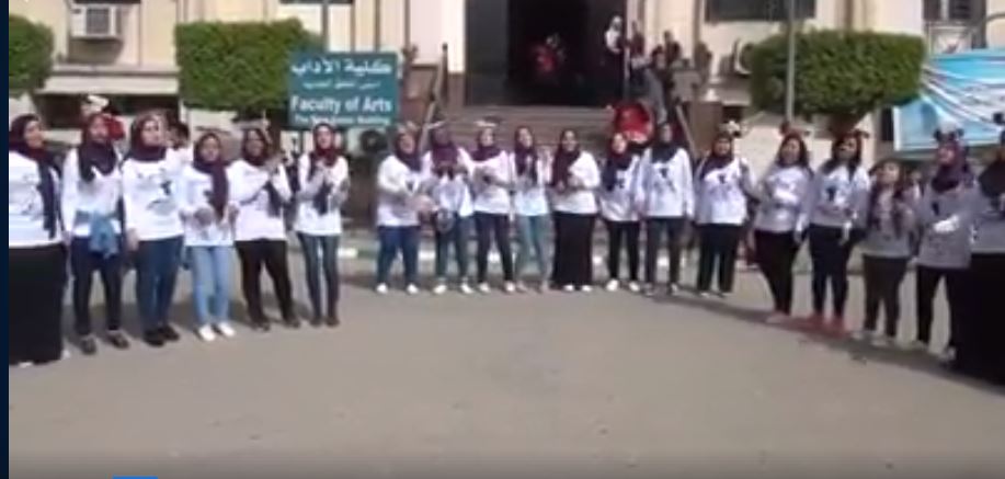 بالفيديو| دفعة «علم نفس» بجامعة القاهرة تستبدل كلمات «3 دقات» بـ«3 كويزات»