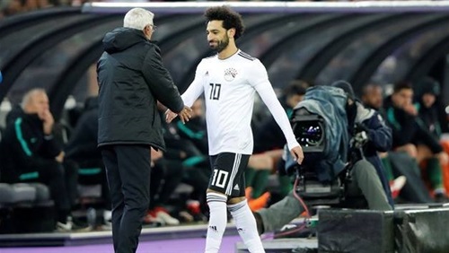 كوبر يرد على استغلال محمد صلاح سياسيًا بالشيشان