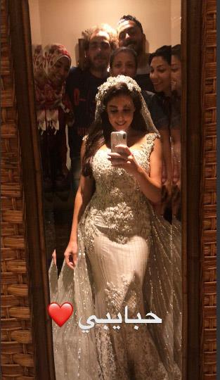 فستان زفاف ياسمين صبري يثير ضجة
