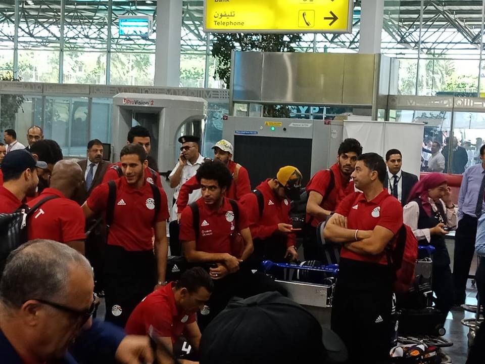 لصور الأولى لوصول بعثة المنتخب الوطني لمطار القاهرة