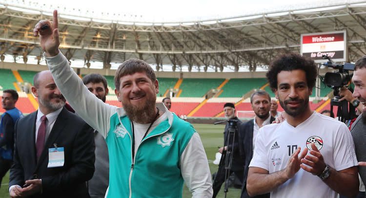 الرئيس الشيشاني يكشف عن وعد محمد صلاح له