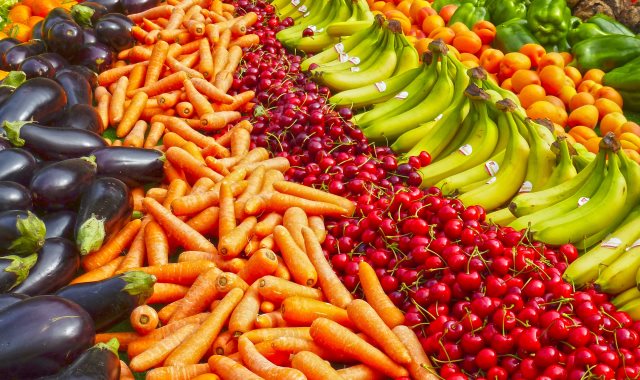 تعرف على أسعار الخضار والفاكهة في سوق العبور اليوم الإثنين 5-11-2018