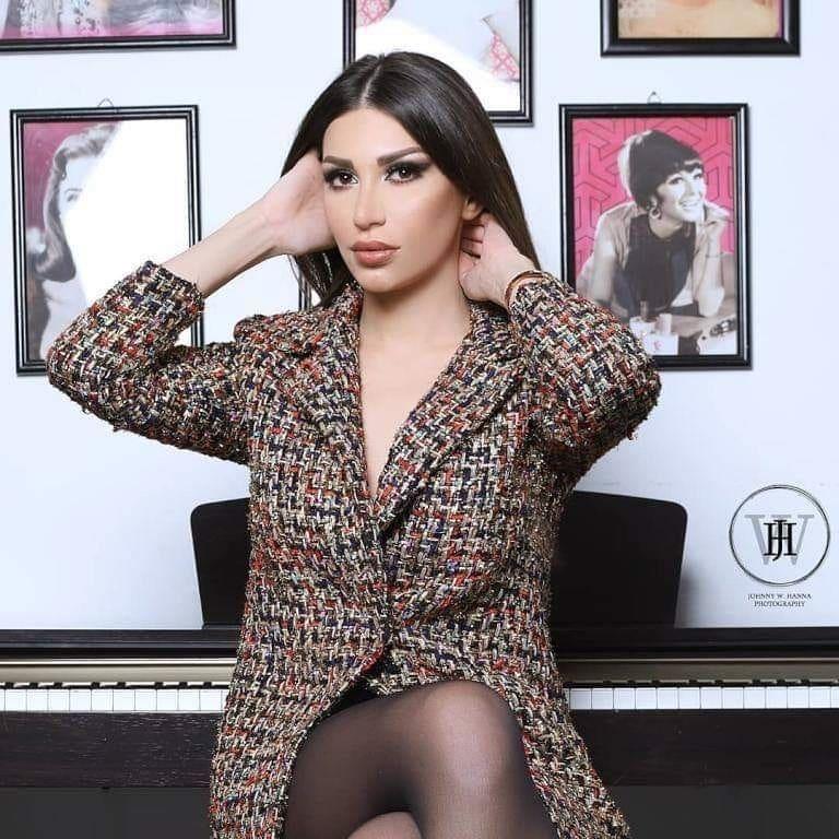 سارة نخلة