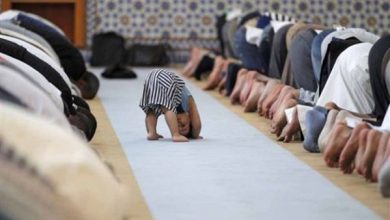 صورة دار الإفتاء توضح حكم اصطحاب الأطفال المميزين إلى المساجد
