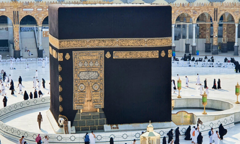 ظهور الأحدب فوق الكعبة