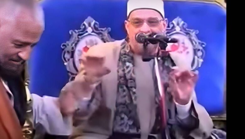 قارئ شهير يرقص على تلاوة القرآن