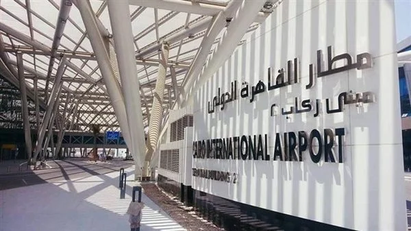 مصري قادم من الإمارات يقلب مطار القاهرة