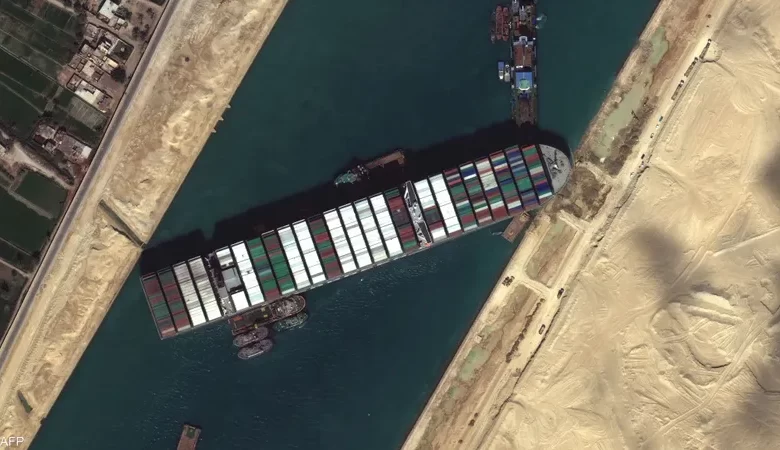 جنوح سفينة حاويات عملاقة بقناة السويس