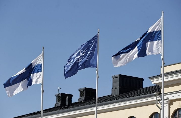 فنلندا ترفع علمها بحلف الناتو