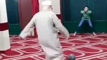 لعب الكرة في المساجد