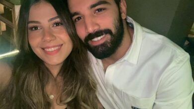 زوجة فنان شهير تصاب بمرض خطير بعد ولادتها