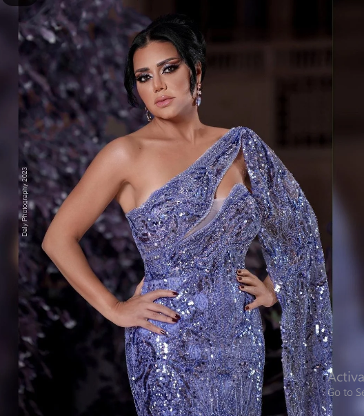 رانيا يوسف تثير الجدل على مواقع التواصل بفستان جريء