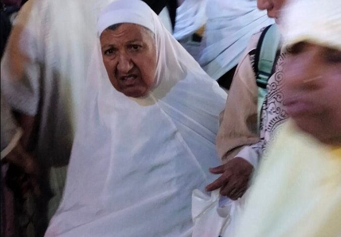 سيدة مصرية كبيرة في السن تاهت في العمرة