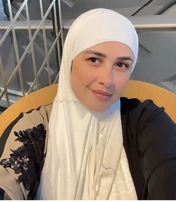  ظهور مفاجئ لـ ياسمين عبدالعزيز بالحجاب يثير الجدل
