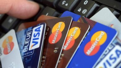 البنك المركزي يقرر وقف استخدام بطاقات مسبقة الدفع