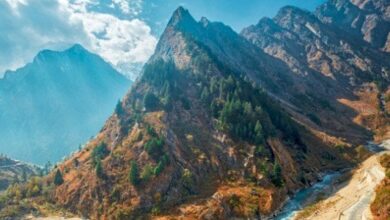 حكاية جبل جنجشار بوسونوم الذي يرفض أن يتسلقه أحد