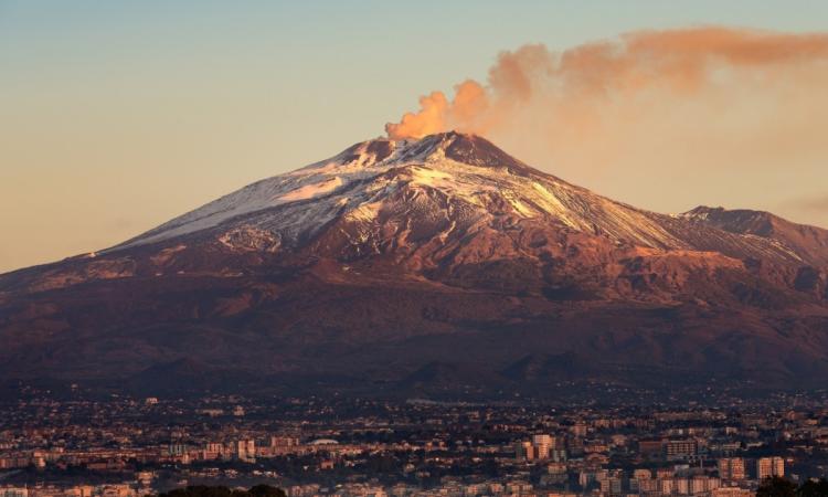 فوران بركان جبل مايون