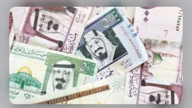 طوارئ في الشركات بسبب نقص الريال السعودي