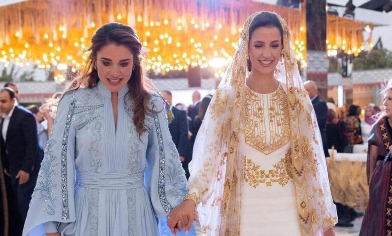 الملكة رانيا وعروسة ابنها يعيدوا على الأردنيين