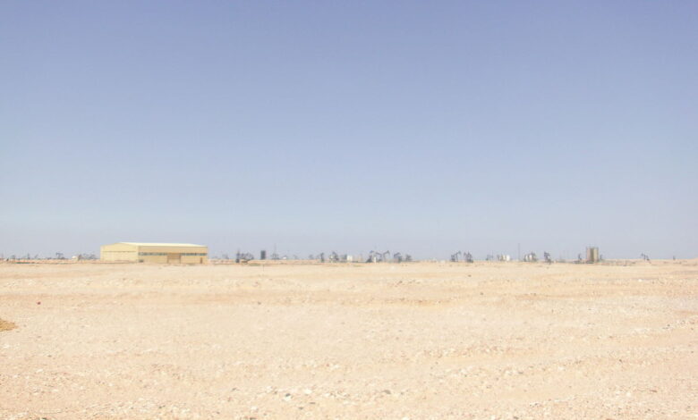 قصة اكتشاف أكبر بئر بترول في الصحراء