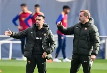 أزمة في برشلونة: نجم الفريق يتعارك مع مساعد المدرب ويخاطر بمستقبله