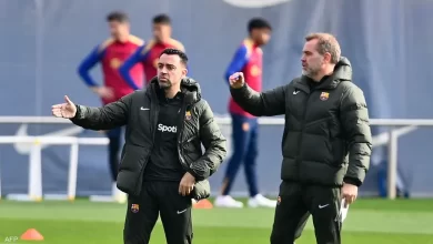 أزمة في برشلونة: نجم الفريق يتعارك مع مساعد المدرب ويخاطر بمستقبله