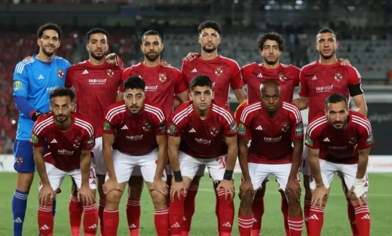 انقلاب دراماتيكي.. لاعب الأهلي يوقع سرًا للزمالك في صفقة مدوية تهز الكرة المصرية