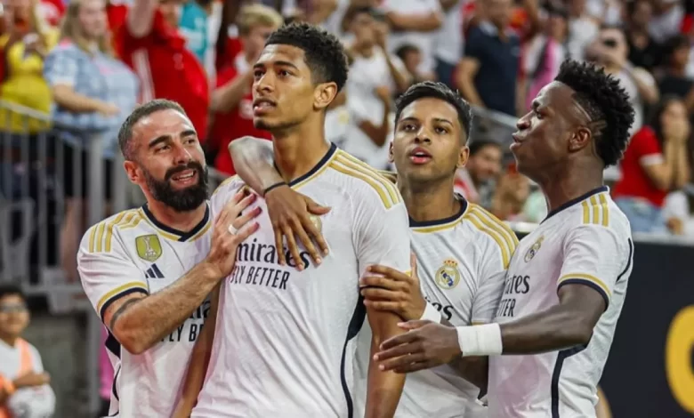 صفقة مزدوجة تسعد جماهير ريال مدريد.. النادي الملكي يجدد عقد ثنائى الفريق المفاجأة