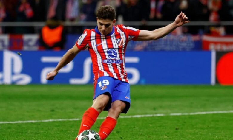 اليويفا يضع حدًا للجدل: قرار حاسم بشأن ركلة جزاء ألفاريز أمام ريال مدريد