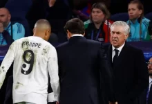 أنشيلوتي ينفجر غضبًا بعد الخروج من دوري الأبطال: هجوم لاذع على ثلاثي ريال مدريد وانتقادات حادة للإدارة مع مواساة خاصة لفينيسيوس