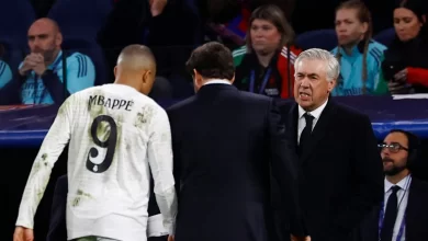 أنشيلوتي ينفجر غضبًا بعد الخروج من دوري الأبطال: هجوم لاذع على ثلاثي ريال مدريد وانتقادات حادة للإدارة مع مواساة خاصة لفينيسيوس