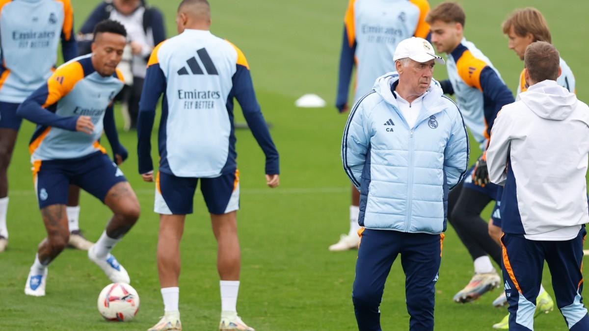 نجم ريال مدريد السابق يشترط رحيل أنشيلوتي للعودة إلى سانتياغو برنابيو