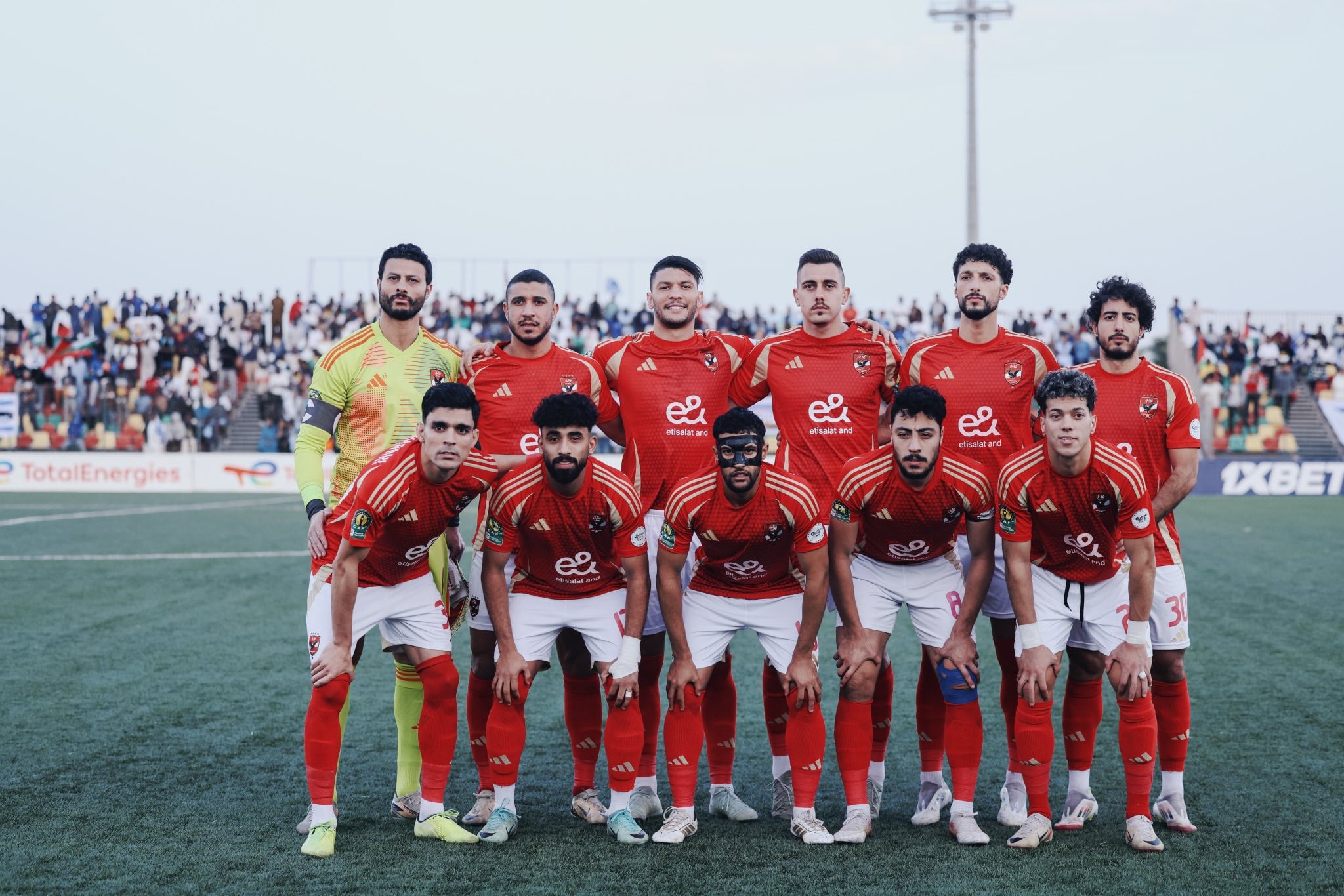 الأهلي يواجه مفترق طرق: رحيل محترف ومصطفى العش يتصدر المشهد مع مفاوضات صفقة عالمية